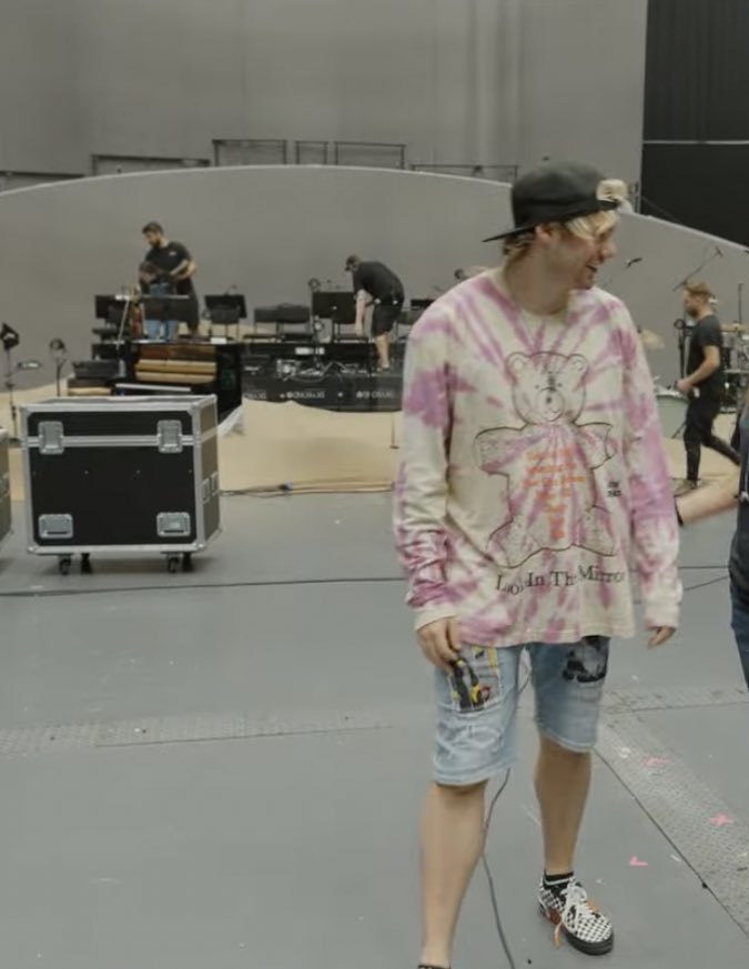 Michael Clifford Contents On Twitter how Can A 6 Feet Man Be This michael-clifford-contents-on-twitter-how-can-a-6-feet-man-be-this