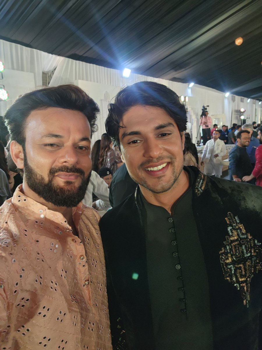 Finally, we met at #BabaSiddiqueIftarParty, Always a pleasure to talk to these supremely talented duo #AnkitGupta𓃵 #PriyankaChaharChoudhary𓃵
@PriyankaChaharO
#ashishtiwari #ZeeshanSiddique