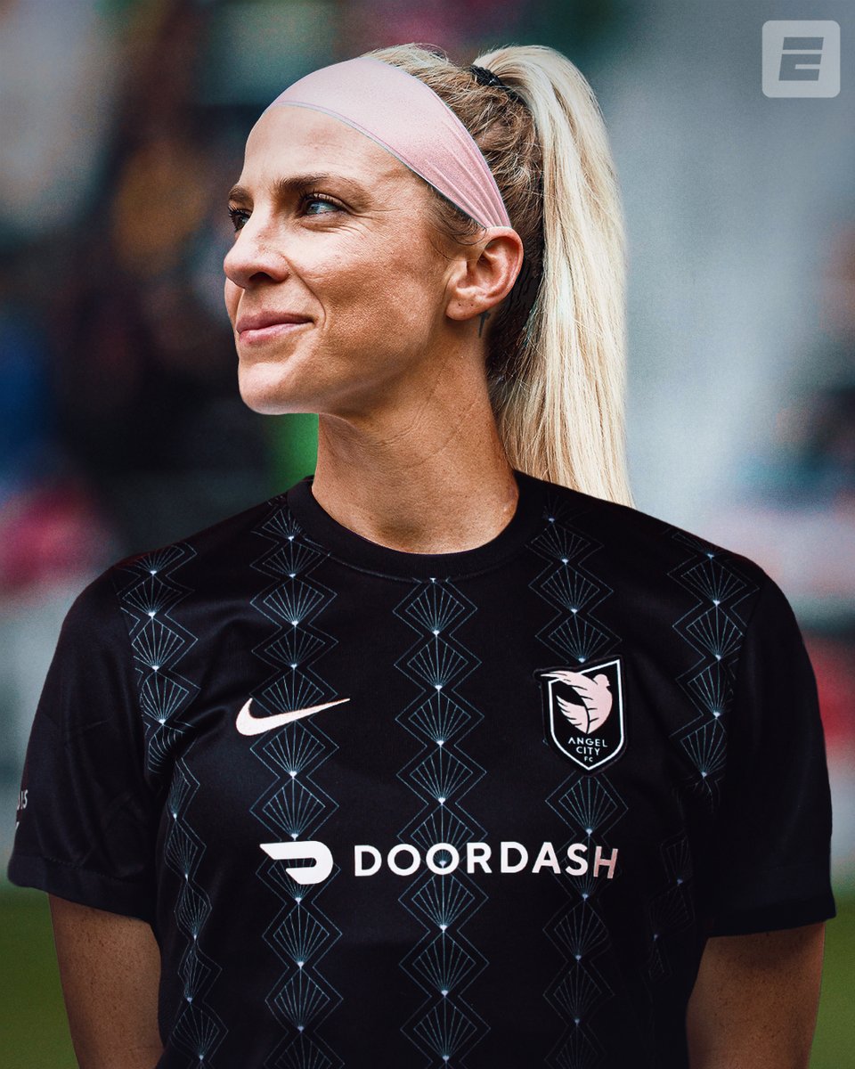 espn's tweet photo. Angel City FC has signed USWNT star midfielder Julie Ertz to a one-year contract. 

Ertz makes her return to the NWSL after a two-year hiatus following the birth of her son. @weareangelcity https://t.co/2Kcq3zwMoR