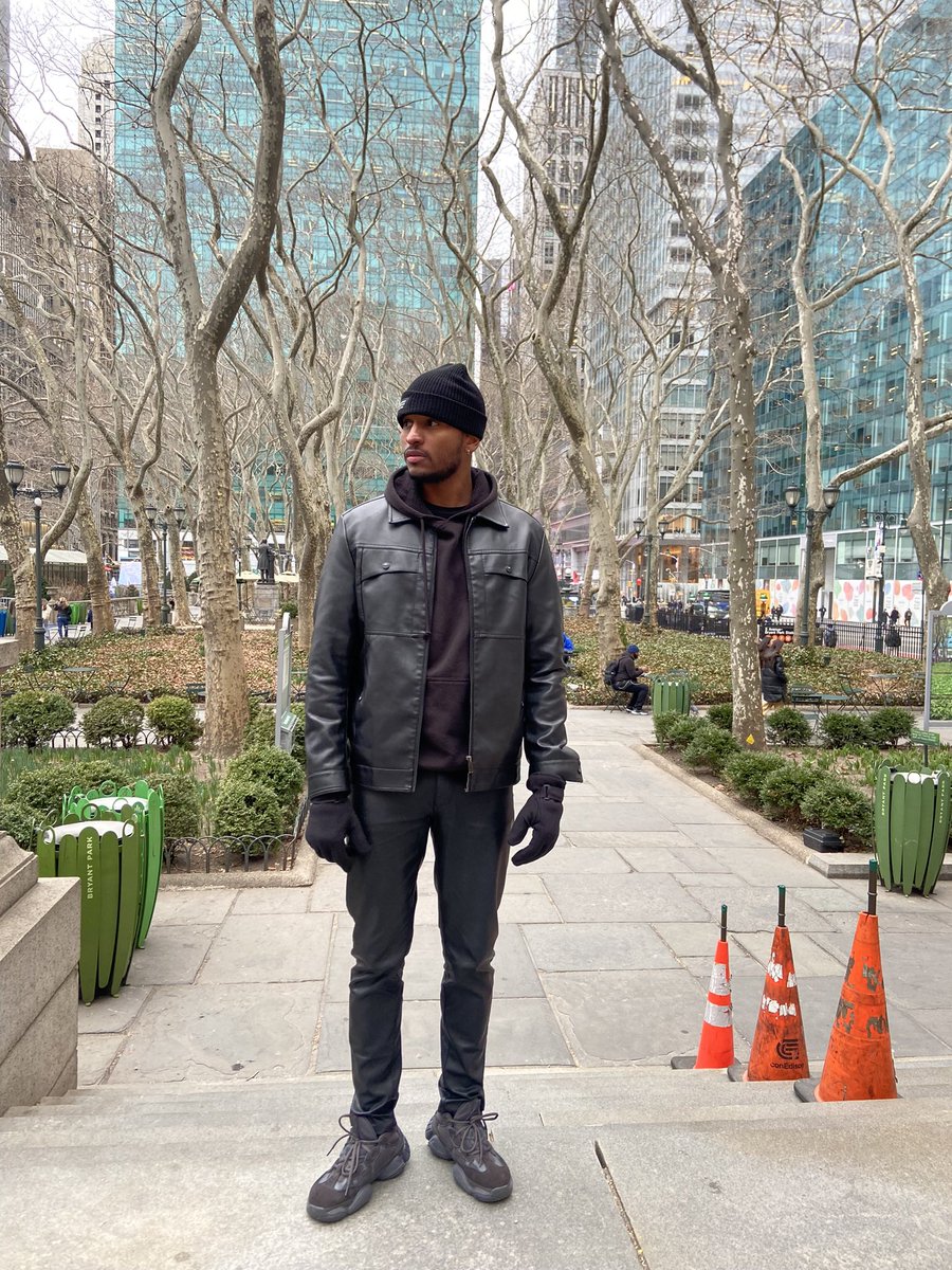 dewellmccoy's tweet photo. NYC🗽 https://t.co/MmRmXRx3h3