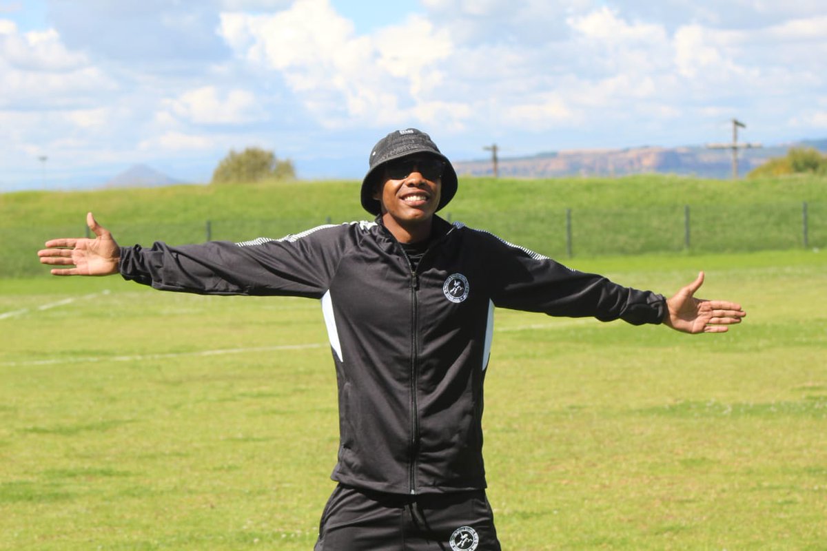MountainEagles3's tweet photo. We would like to wish a happy birthday to our midfielder Thabang "Menzi" Mokhena. Enjoy your day 🎂🎁🎊💚🦅⚽️ https://t.co/kq36ZuIltQ