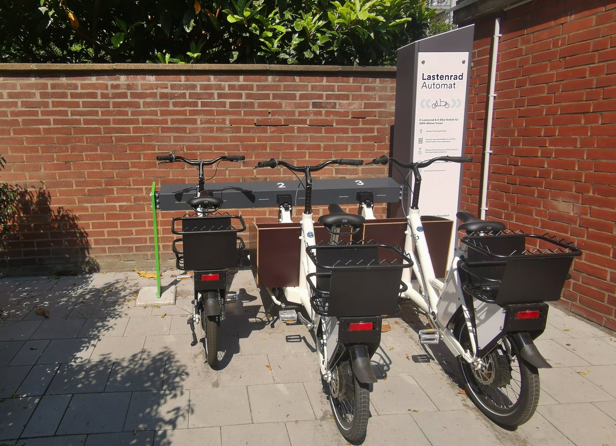 difu_d's tweet photo. 🚴‍♀️📲 Wie kann #Digitalisierung den #Radverkehr verbessern? Welche Apps sind hilfreich &amp; welche Datenlücken müssen geschlossen werden? U.a. darum gehts am 26.4. im kostenfreien #Webcast des #MobilitätsforumBund im #BALM sowie des @difu_d.  @bmdv.  Details: https://t.co/xOORT63f6M https://t.co/A2vPXKWHov