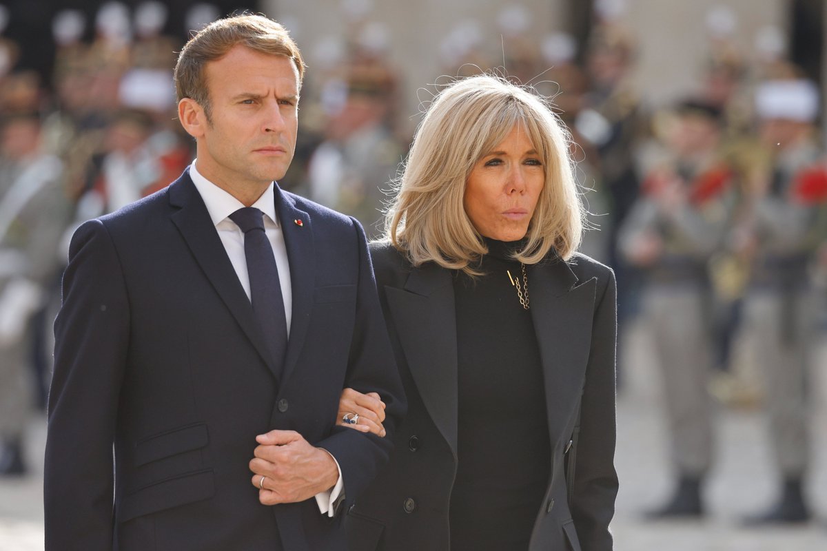 libe's tweet image. 🔴 EN DIRECT
Brigitte Macron assure que son époux n’est «pas isolé du tout»

Lire : bit.ly/41dfAfe
#Macron20h