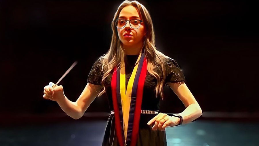 Gentedehoy's tweet photo. (Urielis Valentina Arroyo, joven venezolana, gana premio de dirección orquestal en competencia internacional) Periódico Gente de Hoy en #EntretenimientoYCultura - https://t.co/ok17L8l0ei https://t.co/goyFuvm7Ra