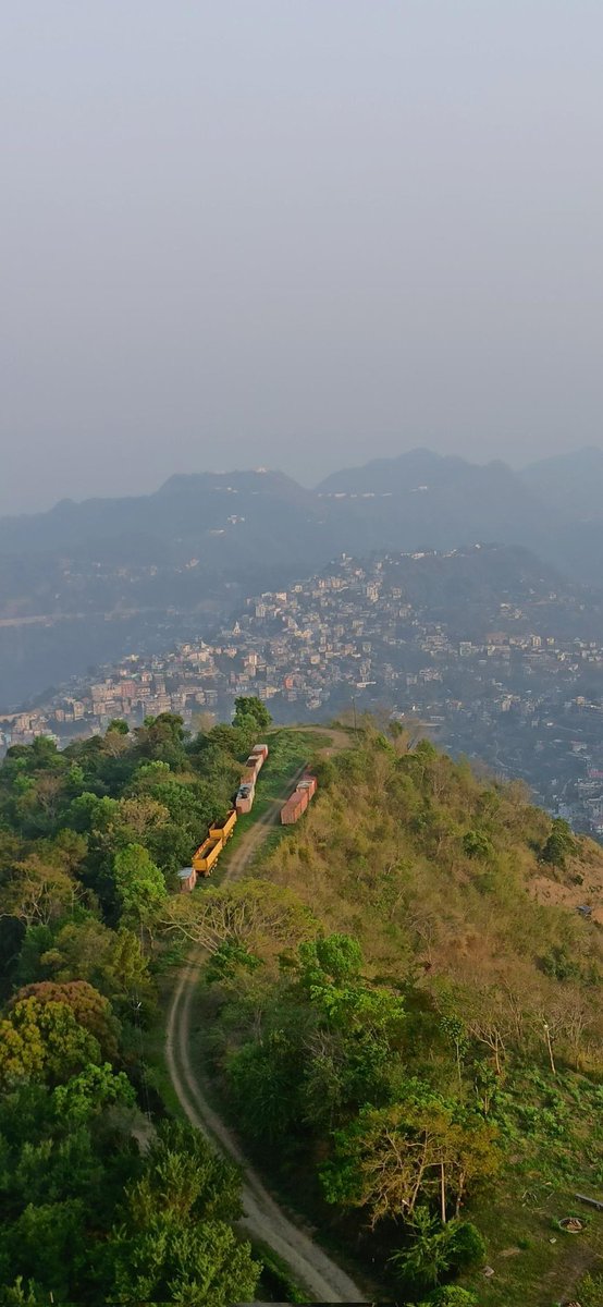 mizoraminsta's tweet photo. AZZ = Aizawl Zuangtui
.
.
Pic credit 📷 @felachhakchhuak234
.
.
.
#aizawl #zuangtui #hill #mountain #landscape #hilly #tlangram #tlang #tlangsang #highlands #hillrange #mizoram #mizoraminsta #northeastIndia https://t.co/AkWAM2X0WO