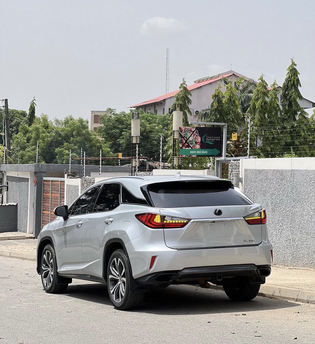 hajrah_bah's tweet photo. PLEASE KINDLY RETWEET IT COMES HIGHLY APPRECIATED 🙏🏽🙏🏽🙏🏽

EXTREMELY CLEAN FOREIGN USED LEXUS RX350 2019 
WITH ORIGINAL CUSTOM DUTY 
LOCATION ABUJA
GOING FOR 27M https://t.co/Mv09Kpy3yR