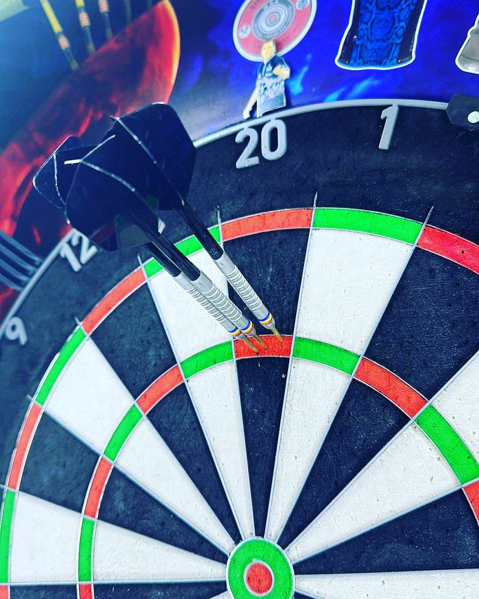 Just picked up my <a href="/SuperTed180/">Ted Evetts</a> set of darts and with in the first 9 darts hit this beauty <a href="/UnicornDarts/">Unicorn Darts</a> such a lovely dart #keepthrowing