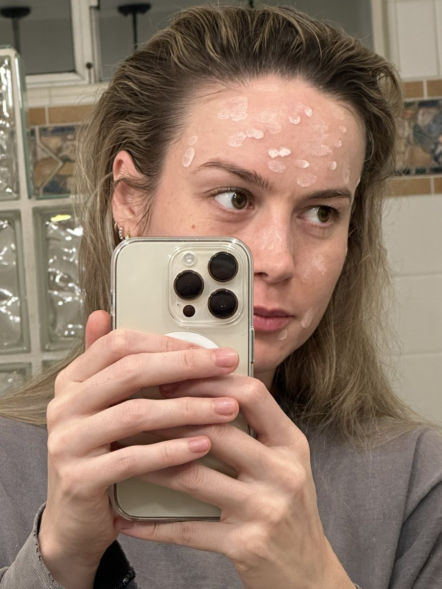 Brie Larson tweet media