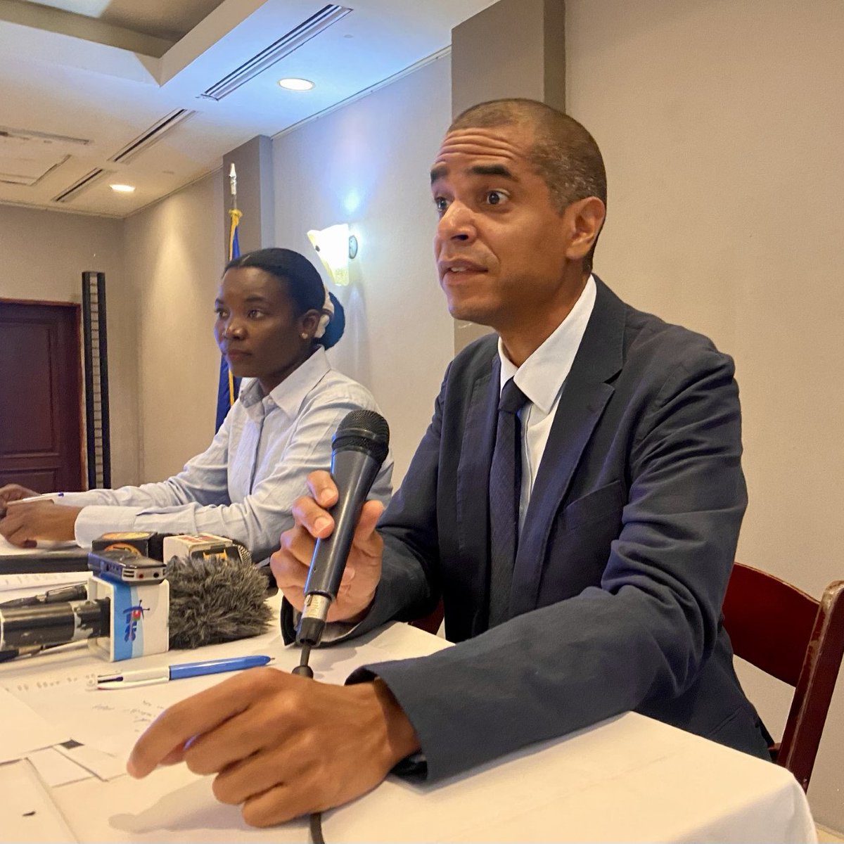 WFP_Haiti's tweet photo. 📣📻Conférence de presse📺🗞️

Il est essentiel d’informer les médias locaux et donc la population haïtienne de la façon dont le PAM travaille dans le pays pour répondre aux défis liés à l’urgence alimentaire, tout en contribuant au développement à long terme et donc à la paix. https://t.co/hR7dqH9xAR