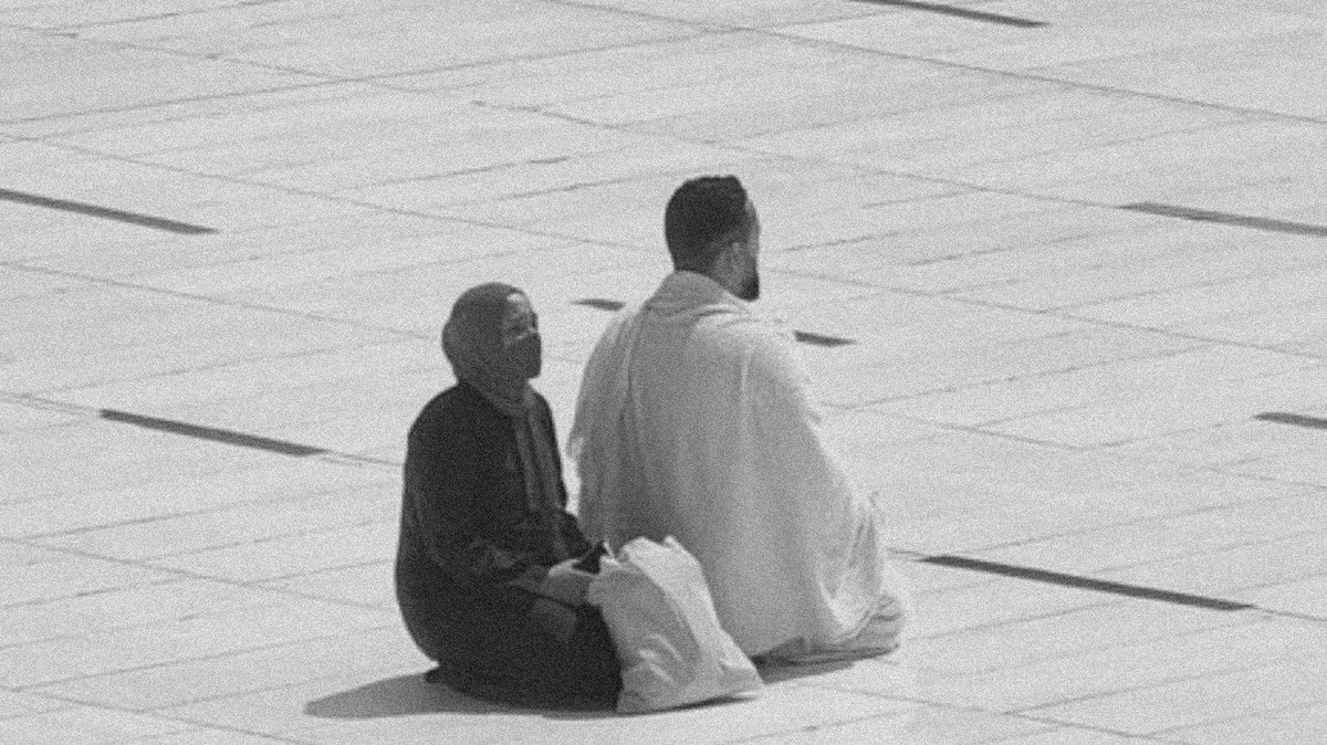 " إن ما ظللّتك في ظلالي وأنا حيّ ,
لا خير في متني . . ولا خير فيني ♥️ ".