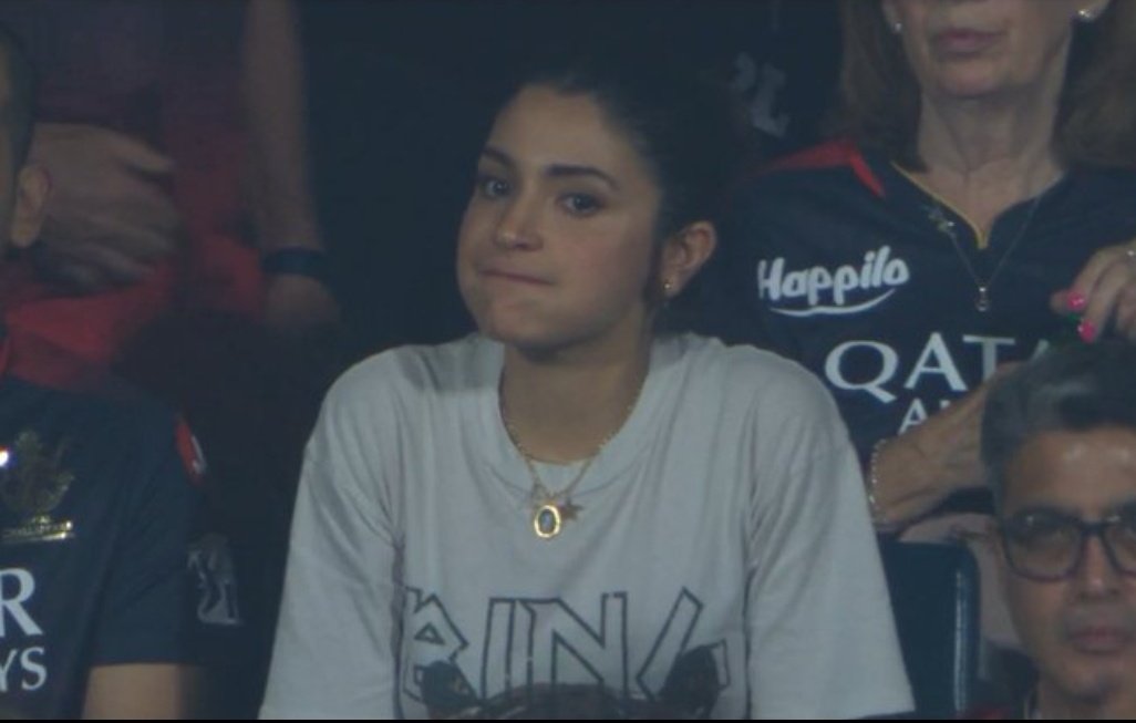 therealityhunt's tweet photo. Anushka Sharma reaction after #ViratKohli wicket

#CSKVSRCB #AtiqueAhmed #AtiqAhmed #RCBvCSK https://t.co/0cDySaxTjI