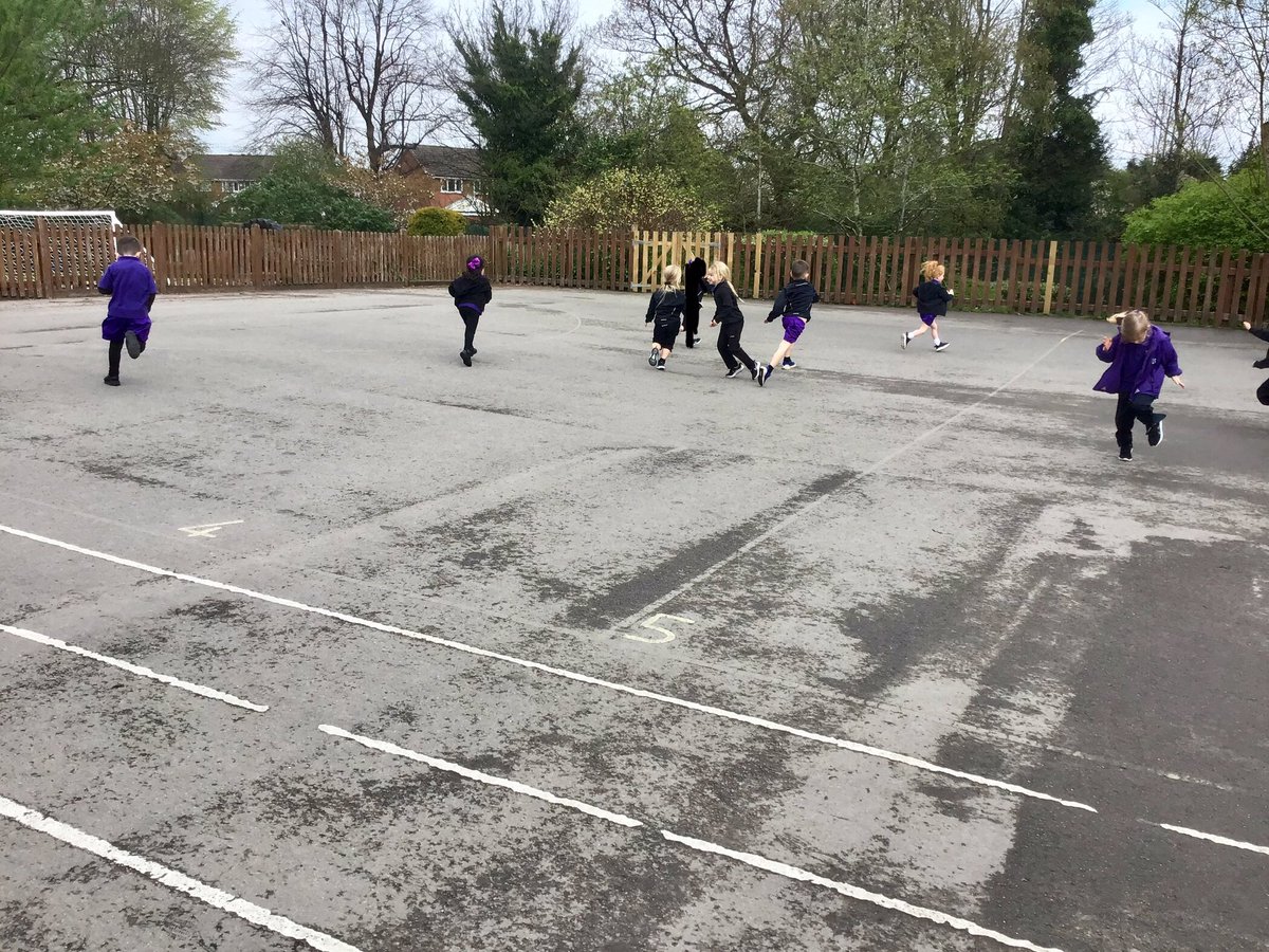 SPB_EYFS's tweet photo. This afternoon in PE, we looked at being able to run in different ways for a variety of purposes. The children described how the body feels when still and exercising! #StPBPE #StPBEYFS https://t.co/Kh6wFdI9HC