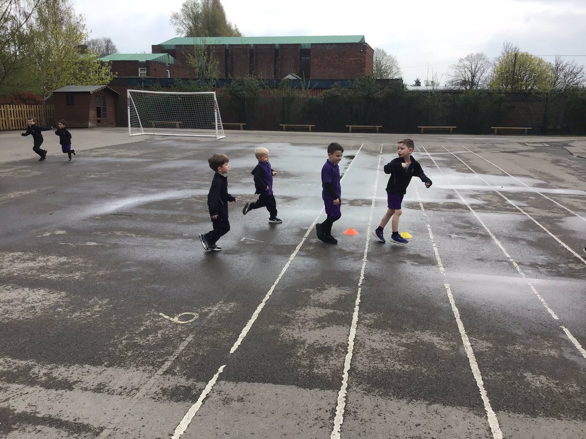 SPB_EYFS's tweet photo. This afternoon in PE, we looked at being able to run in different ways for a variety of purposes. The children described how the body feels when still and exercising! #StPBPE #StPBEYFS https://t.co/Kh6wFdI9HC