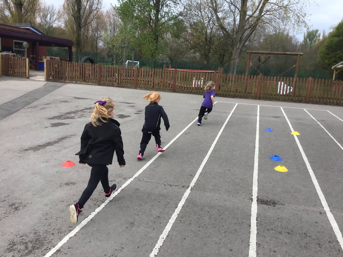 SPB_EYFS's tweet photo. This afternoon in PE, we looked at being able to run in different ways for a variety of purposes. The children described how the body feels when still and exercising! #StPBPE #StPBEYFS https://t.co/Kh6wFdI9HC