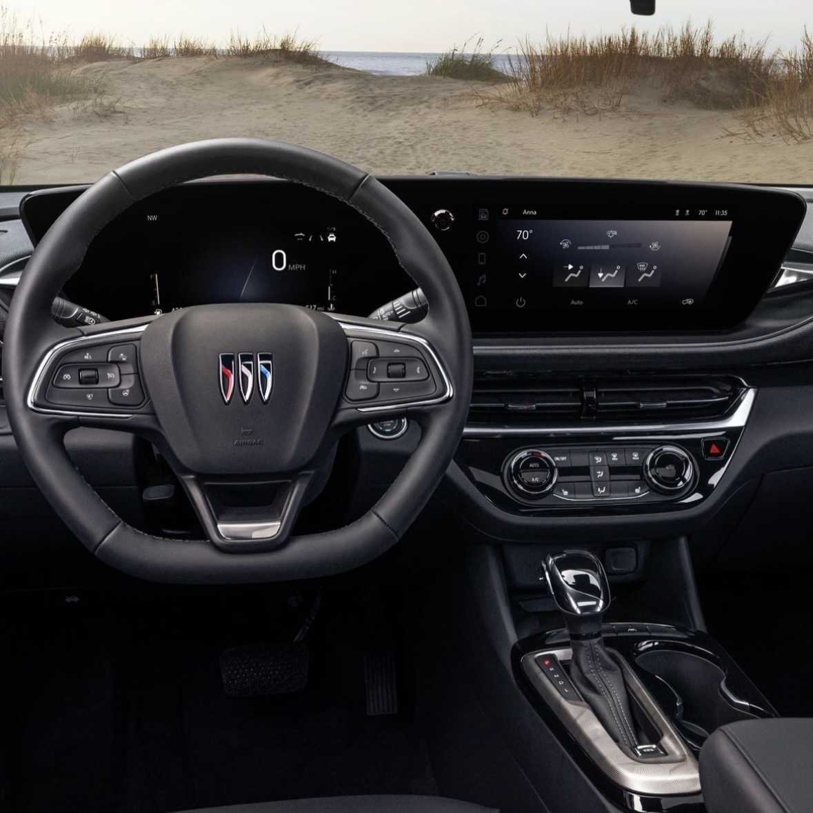 Lonso0's tweet photo. 🤩 #Buick #Envista se destapa como un SUV de toques premium con motor 1.2L Turbo de 136 HP. 👌

Al parecer estará ubicado por debajo de #EncoreGX a pesar de ser un poco más grande gracias a su estilo coupé, debuta con la nueva imagen de la marca con un frente dividido, una gran parrilla y un enfoque principalmente al mercado asiático.

Pero es gracias a este mercado que #GM está dando nueva vida a una marca que tiene décadas buscando ofrecer un poco más que los generalistas. Se espera que integre iluminación LED, además del sistema Ultrawide Infotainment Display de 19” a través de la combinación de pantallas.

En Estados Unidos ya tiene precio y arranca en $23,495 USD ($424,531.75 MXN) más impuestos y traslado. La versión Avenir, la más equipada de la gama tendrá un precio de $29,695 USD ($536,608.94 MXN), de nuevo, hay que agregar impuestos, traslado y extras.

¿Te gusta el nuevo rumbo que está tomando Buick? 🤔

#Turbo #Crossover #BuickEnvista #BuickCoupe @BuickMexico