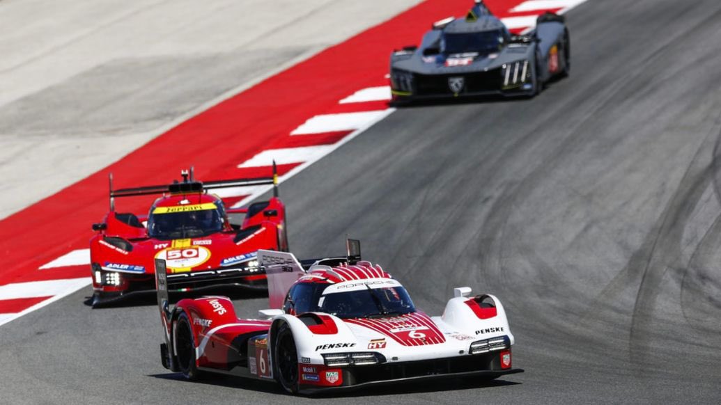 Nuestro equipo Porsche Penske Motorsport logró subir al podio en la 2ª prueba del @FIAWEC, disputada en Portugal. Después de 6 de carrera, @LaurensVanthoor, @kevinestre y @AndreLotterer cruzaron la línea de meta en 3º lugar con su Porsche 963.