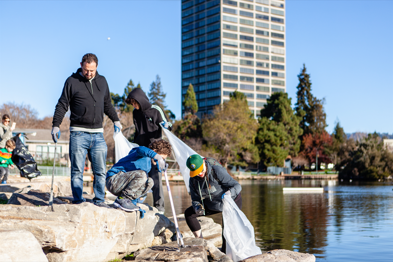Oakland Earth Day is this Saturday! Sign up to volunteer at one of over 50 Earth Day events across town at hubs.la/Q01L4dP70! #OaklandEarthDay #OaktownPROUD #VolunteerOakland #OaklandSpringClean