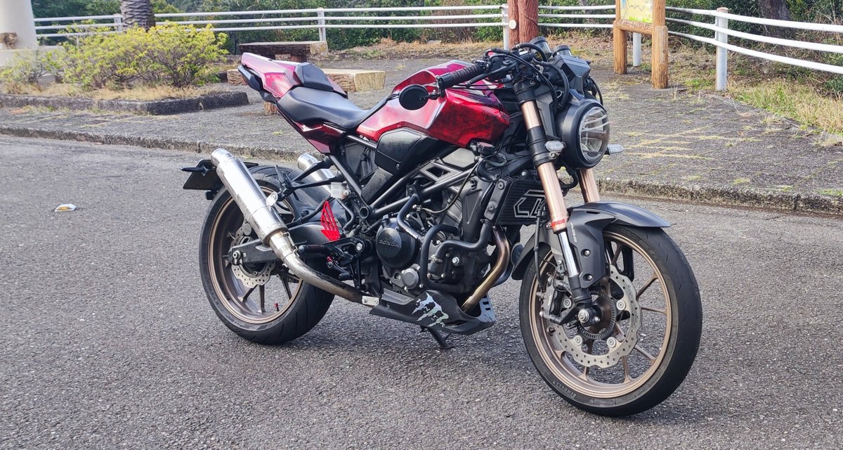 cafe088cafe570's tweet photo. 俺の乗ってるバイクとたまにやってる事 https://t.co/im95P6zTcC