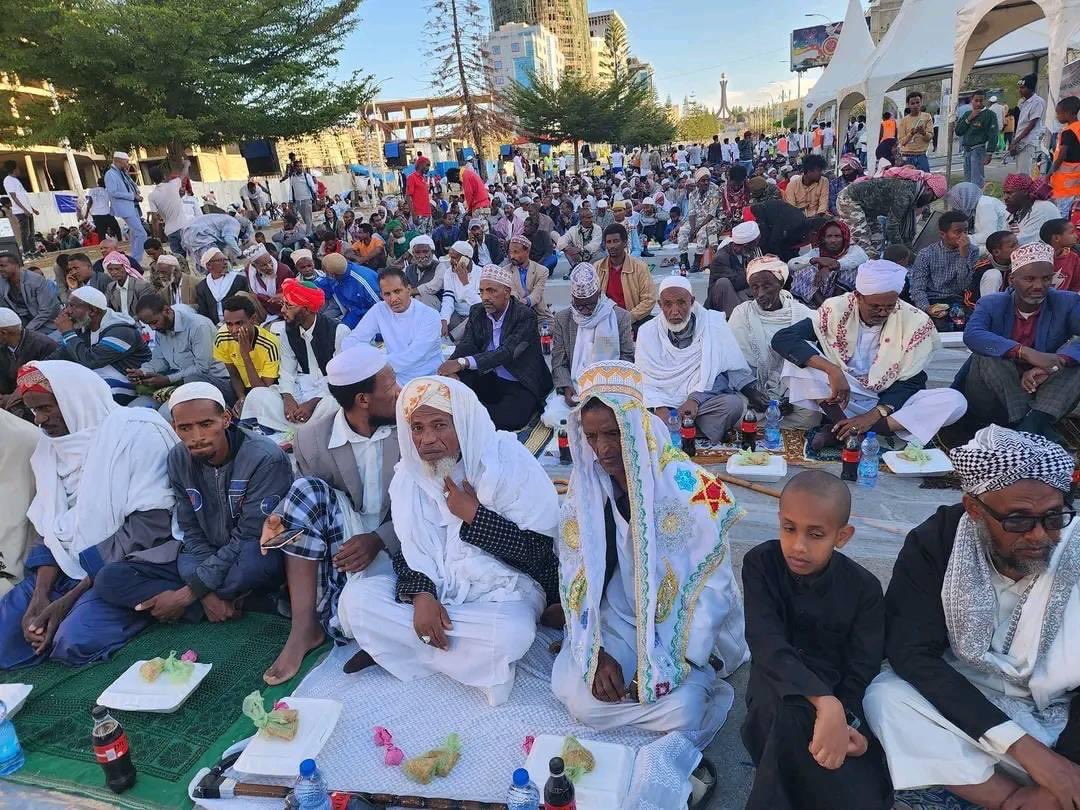 Mekelle Grand Street Iftar.♥️🌙

I’ve been zooming in all the pictures + videos from this event and I’m so happy to see so many familiar faces/relatives. Wish I were home for this. Proud Tigraweyti Muslim Alhamdulillah.