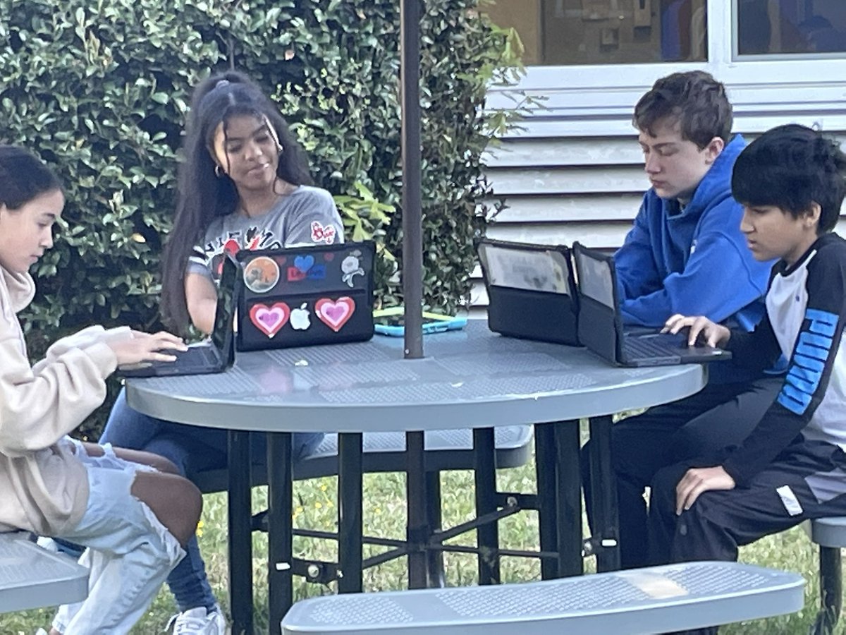 Loreniayr's tweet photo. 6th grade students learning about the reproductive parts of the flowering plants @CMMSCougars #LiveTheHabits https://t.co/IshcBfZ8GI