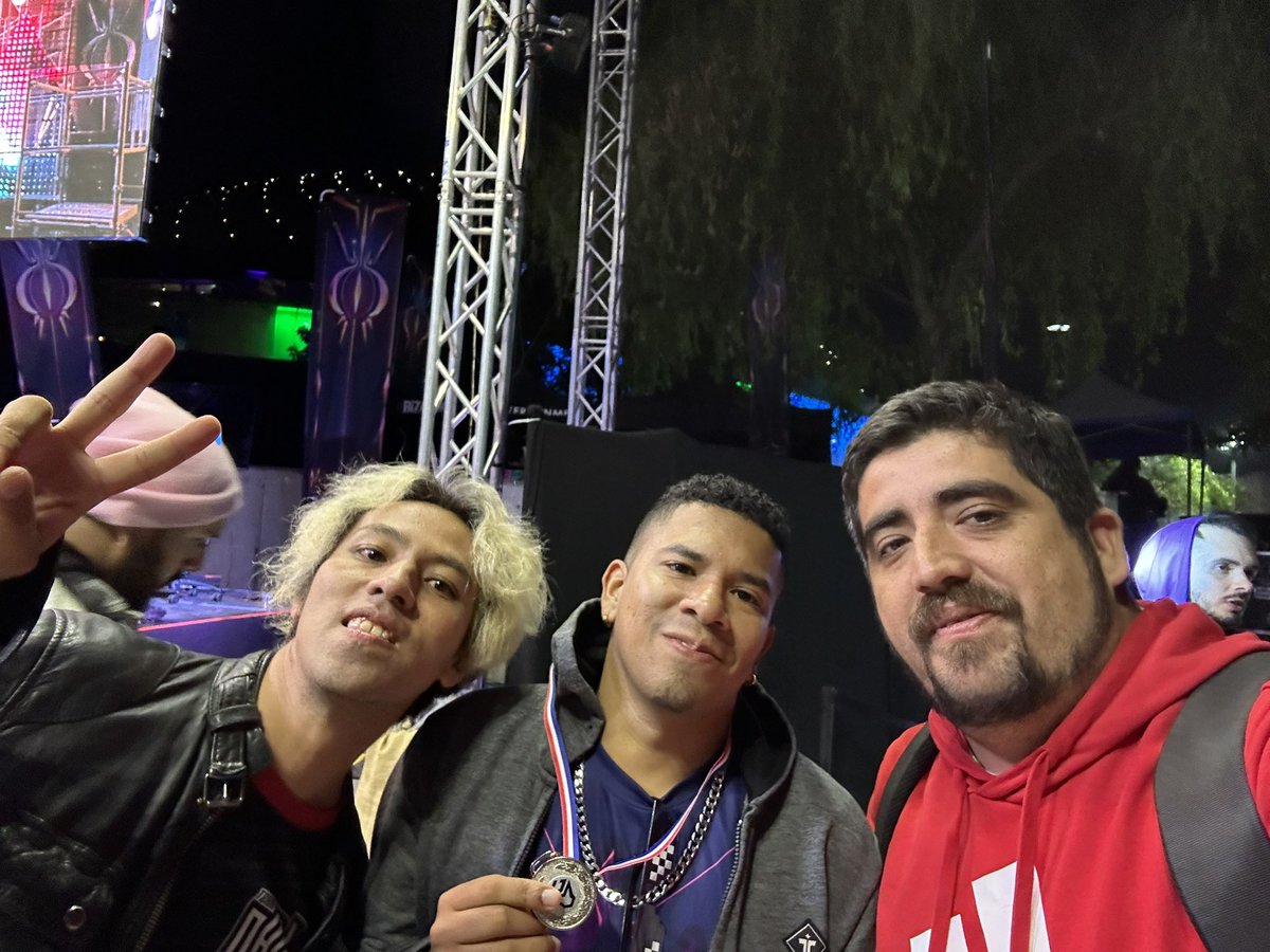 baek_n1's tweet photo. Que bueno es volver a encontrarse con los amigos de SFV @bego_elton @Diego_DARK_Lins @NeroTheBoxer y el chino https://t.co/4L2vsUKMyP