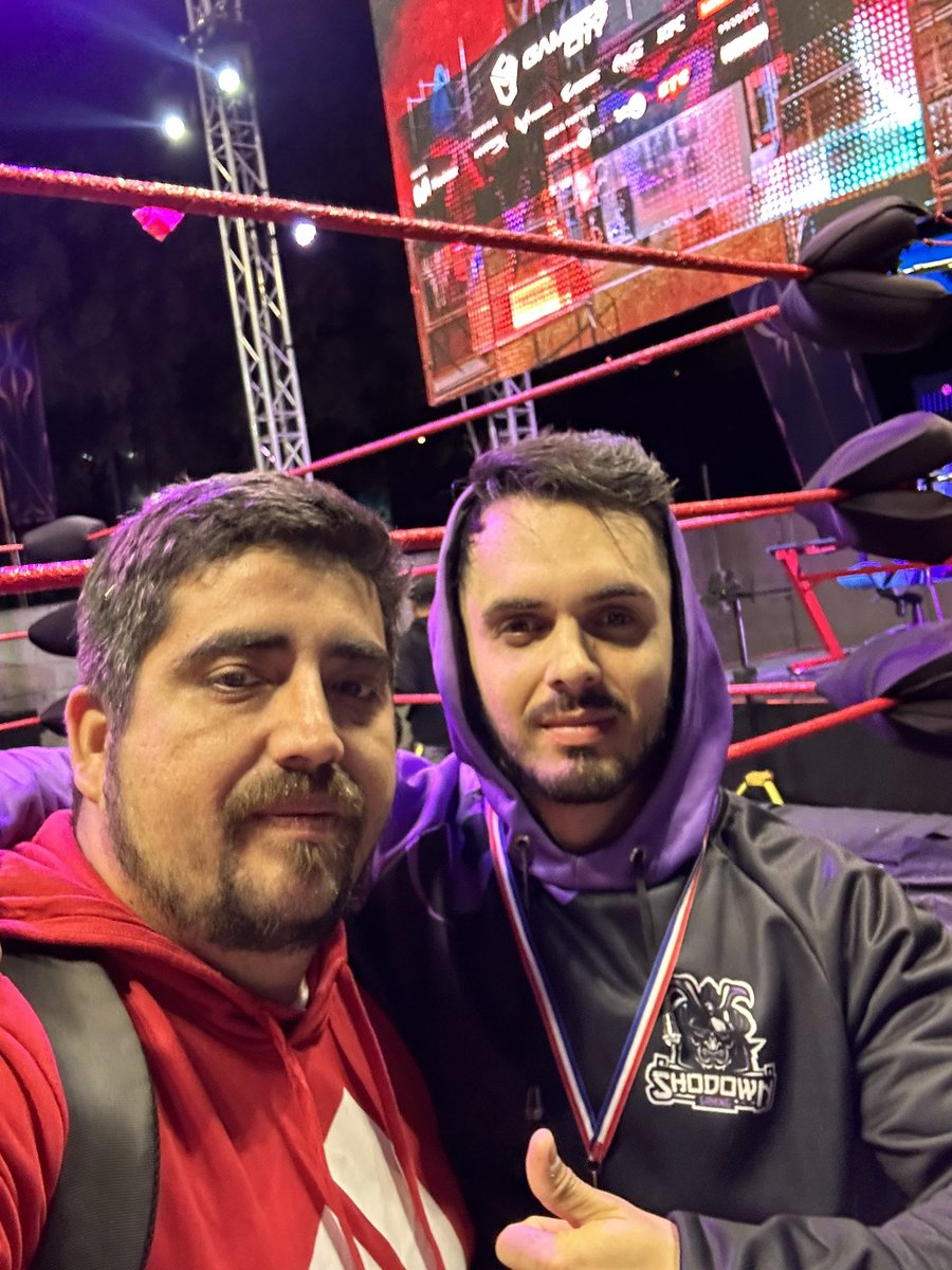 baek_n1's tweet photo. Que bueno es volver a encontrarse con los amigos de SFV @bego_elton @Diego_DARK_Lins @NeroTheBoxer y el chino https://t.co/4L2vsUKMyP