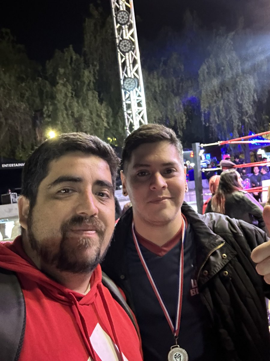 baek_n1's tweet photo. Que bueno es volver a encontrarse con los amigos de SFV @bego_elton @Diego_DARK_Lins @NeroTheBoxer y el chino https://t.co/4L2vsUKMyP
