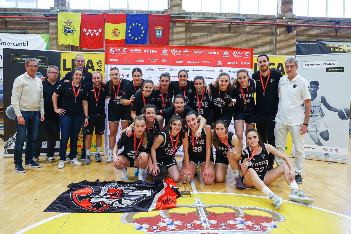 Paudomin10's tweet photo. 🥈Subcampeonas de Madrid y el Junior A de @BTorrelodones clasificado para Campeonato de España por tercer año consecutivo. 
Orgullosa del trabajo diario de estas chicas que nos permite seguir disfrutando del camino otras 3 semanas más. 
🔜 HUELVA 🏀 https://t.co/zBAnugaIQs