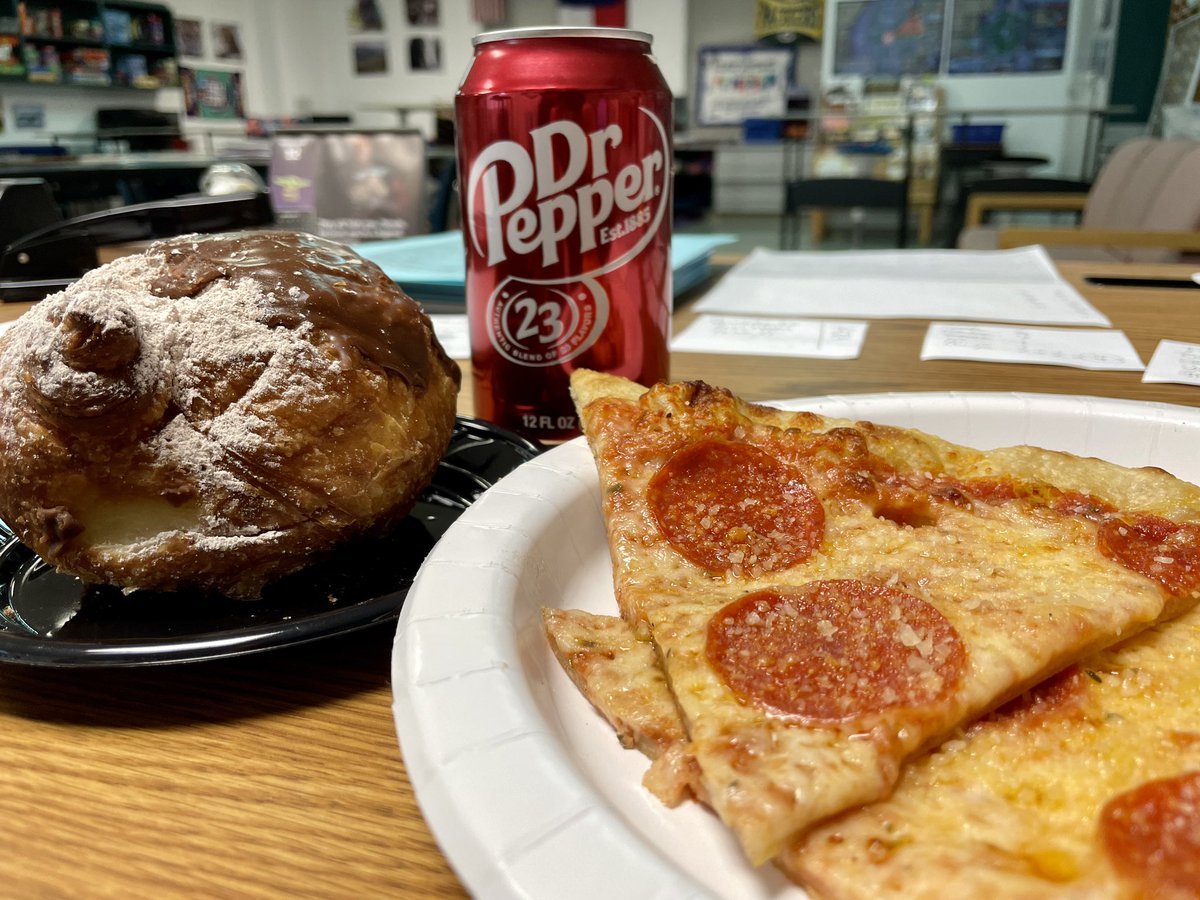 ManghamMath's tweet photo. Thank you, DIS PTO, for all the treats for Teacher Appreciation Week!!! #ManghamMath #YouBelongHere #InspireExcellence @durham_dragon https://t.co/PBZI1uPBbJ