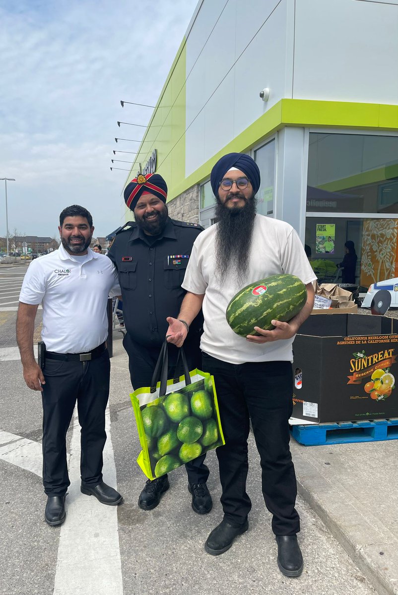 Fact: 1st time in 12 years we were not in coats...Lol

Wanted to thank the volunteers, vendors &amp; the generous supp of our community in making this another successful drive (6165 lbs).

We had a blast! 

Also thx <a href="/BramsUnited/">Brams United SC</a>
<a href="/Cyrs72/">Cathy Senior</a> 4 always donating.
<a href="/PeelPolice/">Peel Regional Police</a> <a href="/gurpartapstoor/">Gurpartap Singh Toor</a>