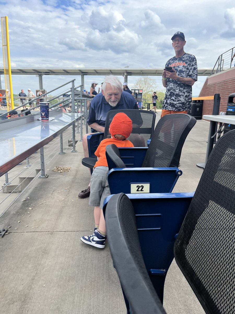 KellyGAnderson's tweet photo. My guy loved his first baseball game and made friends with everyone. I’m jealous of his outgoing personality! https://t.co/ld072vNegC