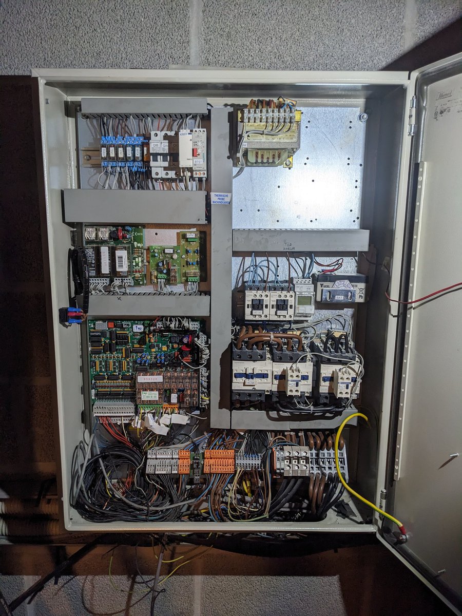 <a href="/CableGore/">CableGore</a> and <a href="/CablePorn_/">CablePorn</a>
The before and after. I'm proud of this one. 👌🏻