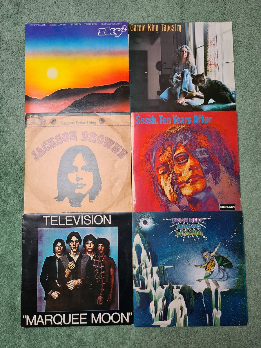 This weeks additions -  local record fair (righthand) &amp; charity shops (lefthand). "Marquee Moon" is a minter, and was a slight bargain 👊 #vinyl #vinylcollection #vinyladdict