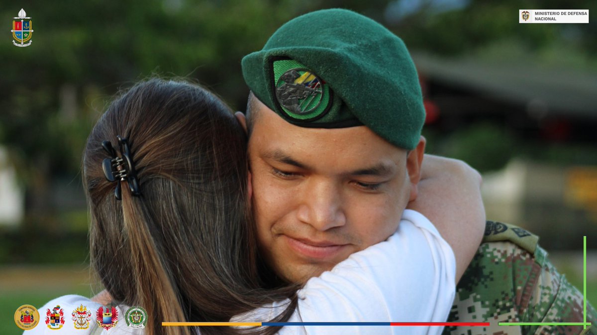 ObisCastrense's tweet image. "Familias Misioneras" y "Fruto del Madero", misioneros voluntarios quienes dieron reconocimientos a todo el personal de la #ESPRO entre ellos una carta escrita por niños agradeciendo la labor del día a día del Soldado en el Grado del Curso N° 72 del @COL_EJERCITO
