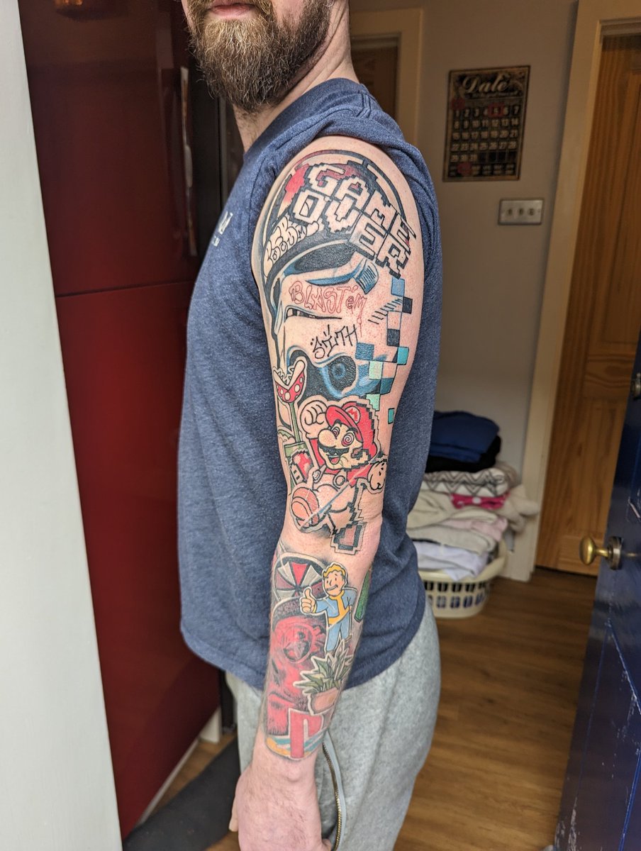 Weebs84's tweet image. Full sleeve coming along nicely #stickerbomb #retrogaming #favoritemovies