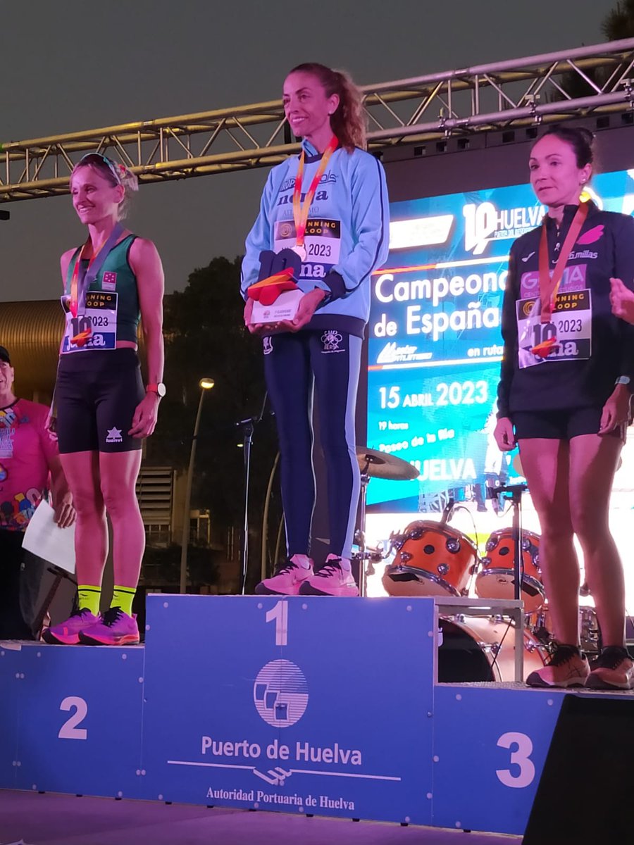 En el Campeonato de España de 10 km en ruta Master disputado en Huelva, nuestra Atleta Arancha Tejero consigue la PLATA en Master F50 con un buen tiempo de 39:38.
            ¡¡Enhorabuena!!