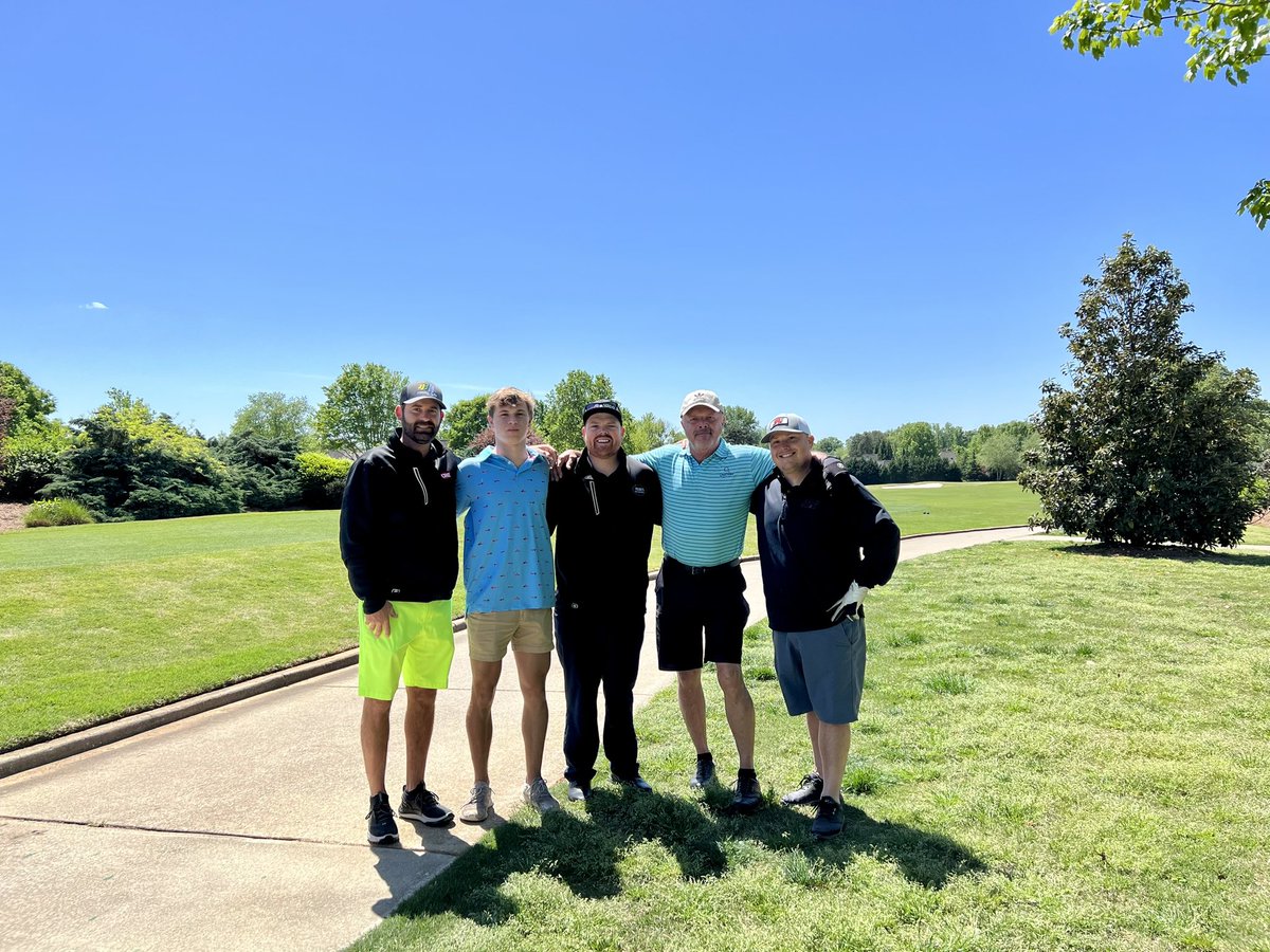 youngsmtrsports's tweet photo. Young’s Motorsports golf team at #AustismAwareness ⛳️ Thank you @StewartFriesen @jz_friesen &amp; Halmar Racing for having us!! https://t.co/kVpPVXczFY