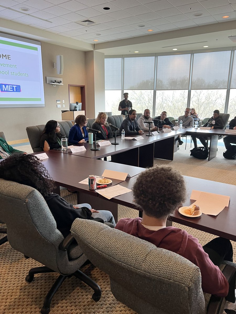 JARhodeIsland's tweet photo. Today we are at @CCRINews with @MetSchool students for #JAJobShadow. Students received a tour of the campus, saw some demonstrations, and asked staff and professors questions about their career and the college. Thank you for having us! https://t.co/xkbs8NxcyN