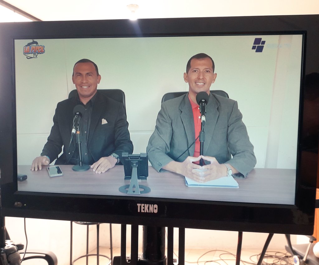 En este momento EN VIVO #Emelec vs #ElNacional @LigaProEC a traves de @teleradioec y <a href="/orvatv/">ORVATV</a> 📽⚽️🎬 
🎙comentarios e informes <a href="/ivanmendeza/">Ivàn Mèndez Arellano</a> 
🎙relatos <a href="/el11valle/">Carlos Valle</a>