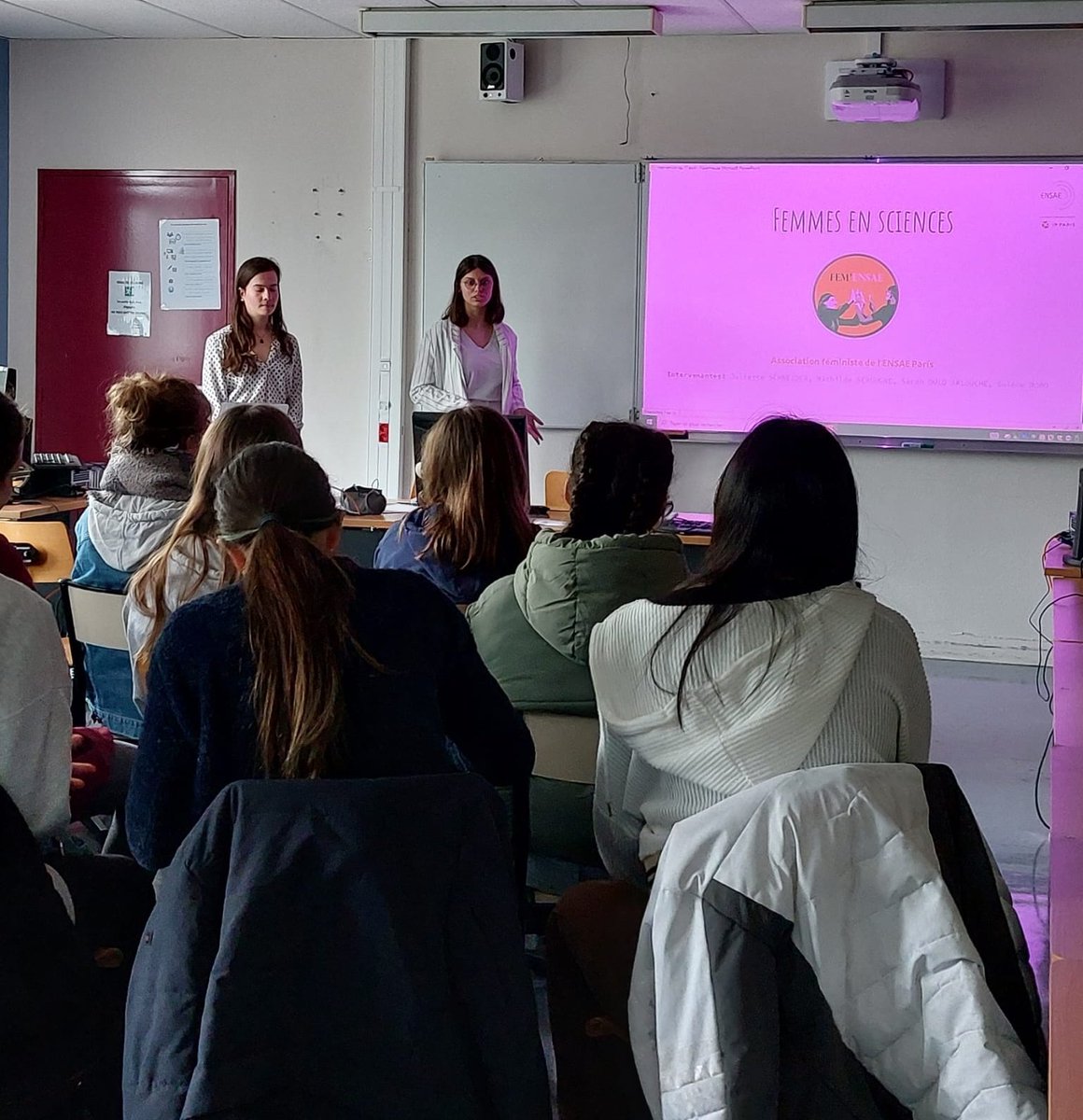 Lahaye_L's tweet photo. Rencontres "Femmes en sciences" pour toutes les jeunes filles de Première #SpeMaths du Lycée de la Vallée de Chevreuse, par l'association Fem'Ensae
@ENSAEparis https://t.co/5KiklPOvOe