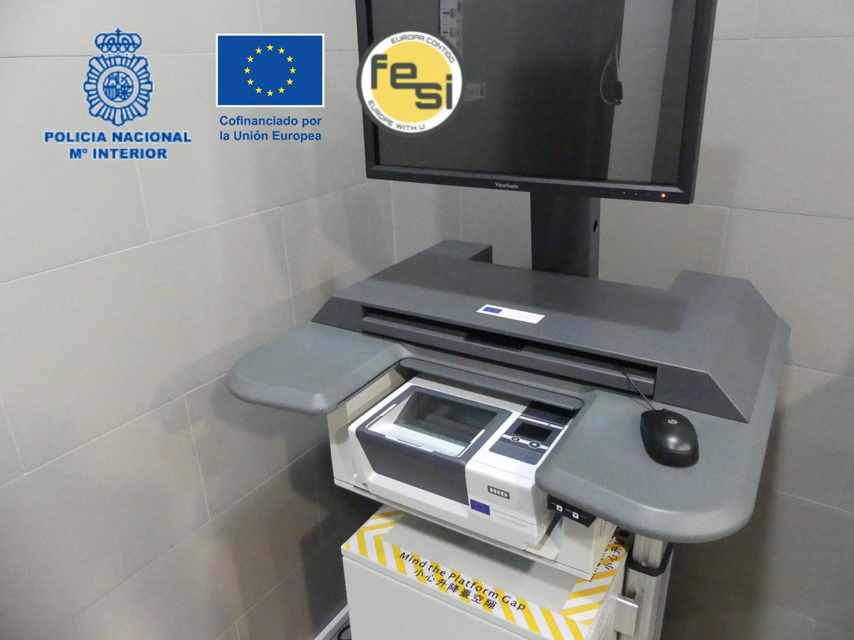 policia's tweet photo. Distribuido equipamiento 🖥🖨🔍para agilizar las identificaciones biométricas en fronteras
(67 #livescan y ➕️)
Se trata de la acción #DECADAC cofinanciada con #FondosEuropeos en el marco @FondosUEseg por un valor de 1.016.785,60 €
Más información⤵️
https://t.co/ROHgmp1pVj https://t.co/qvLlDYYhu8