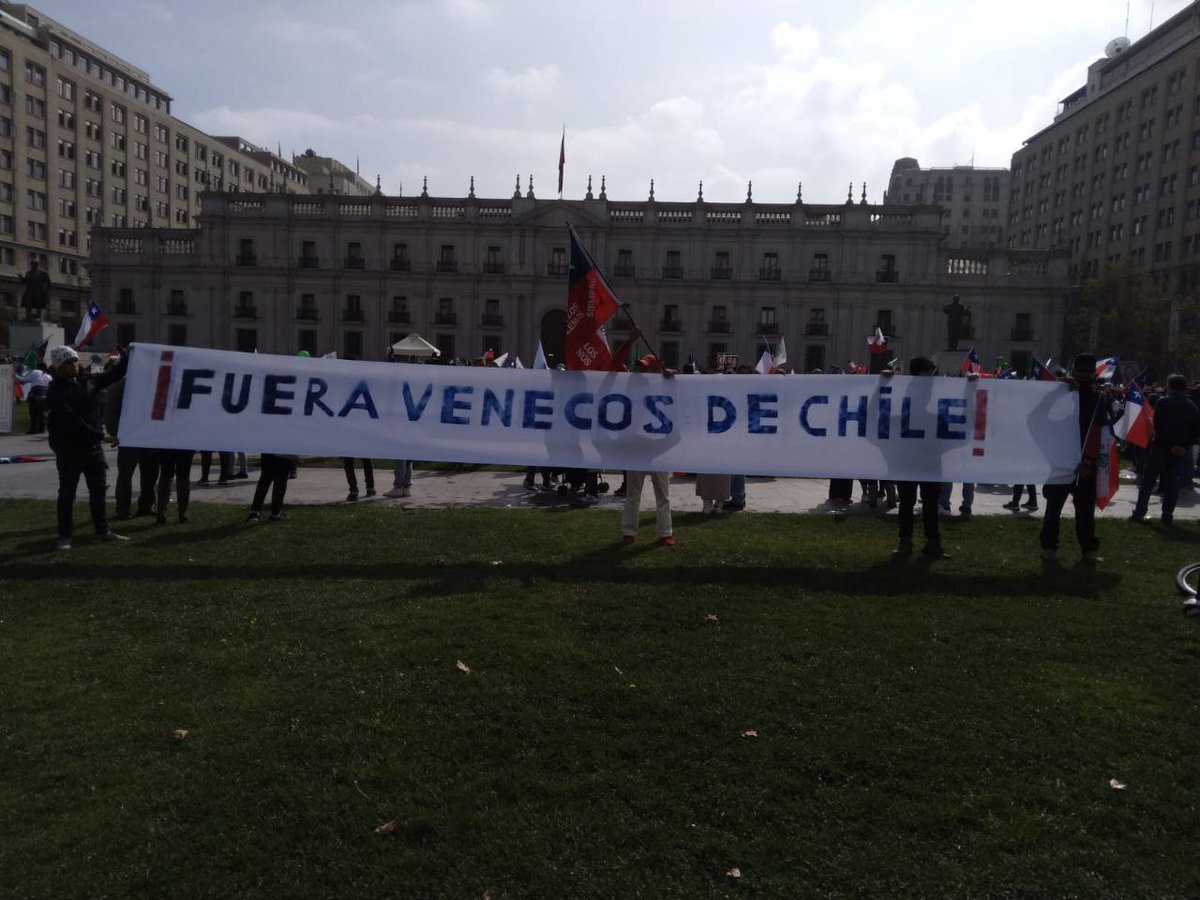 Auntenemospatr1's tweet photo. La realidad es simple.

La inmigración fue el golpe de gracia a nuestra nación, de los políticos vende patria a esta lacra.

Mensaje directo y certero, sin medias tintas.

#venezolanos #Venezuela #moneda #Hassler https://t.co/ORAvf8DLUV