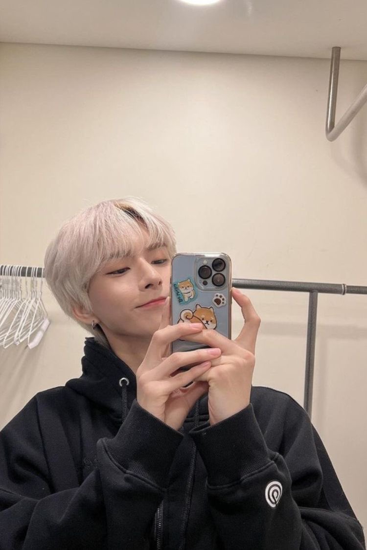 mfhellboy's tweet photo. Please, to everyone that has ode on bbl, send him support and encouraging messages 🙏🏻 you can also leave him messages on Twitter or Instagram, just keep supporting and loving the baby https://t.co/dCFWl6ESXp
