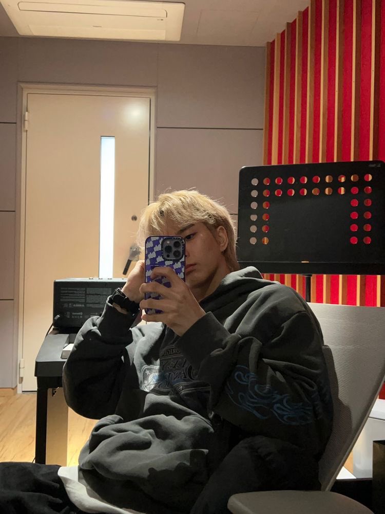 mfhellboy's tweet photo. Please, to everyone that has ode on bbl, send him support and encouraging messages 🙏🏻 you can also leave him messages on Twitter or Instagram, just keep supporting and loving the baby https://t.co/dCFWl6ESXp