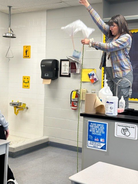 stJOANchs's tweet photo. Gr.12 Kinesiology students challenging Newton’s laws of physics in an egg drop challenge! https://t.co/qJy4Wu9o3G