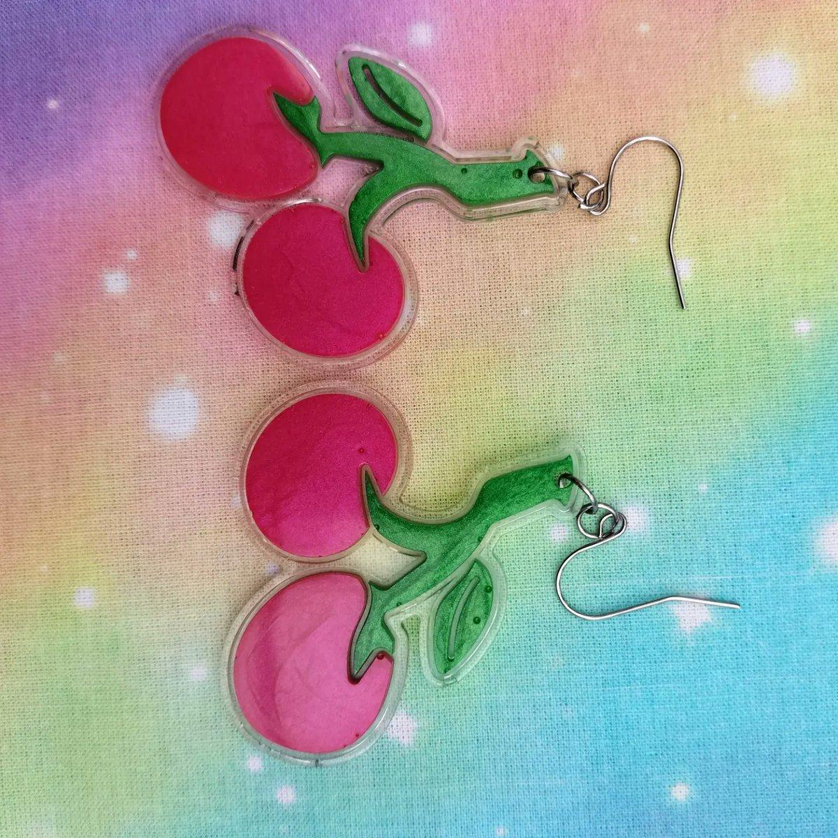 TLC_Artistique's tweet photo. Good evening all!

These quirky, fruity earrings are available to purchase on my Etsy shop ❤️  Brilliant for any fruit lover 😉

~TLC 🌸

https://t.co/WoeSkmRBHA 

#resin #earrings #handmade #jewellery #fruity #strawberry #cherry #melon #etsyshop #smallartist https://t.co/7GZr8eNQ9Y