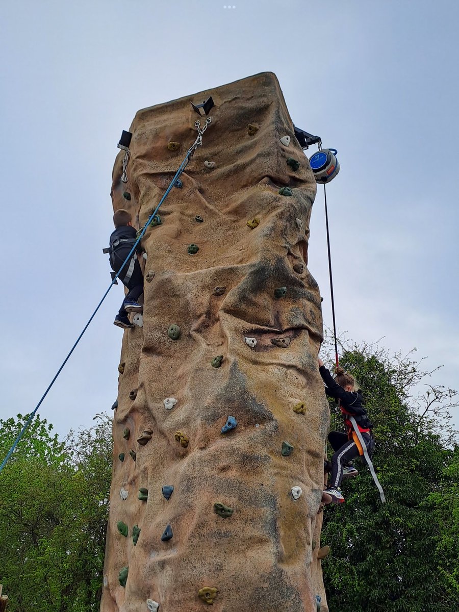 sherburnhungate's tweet image. What a fantastic morning KS1 have had as part of their topic launch-Being an Explorer🧭 A huge thank you to the team at @HerdFarm for bringing the climbing wall to us-the children thoroughly enjoyed themselves! #MakingLearningMagical #Determination #ClimbingWall #SHPPE #memories