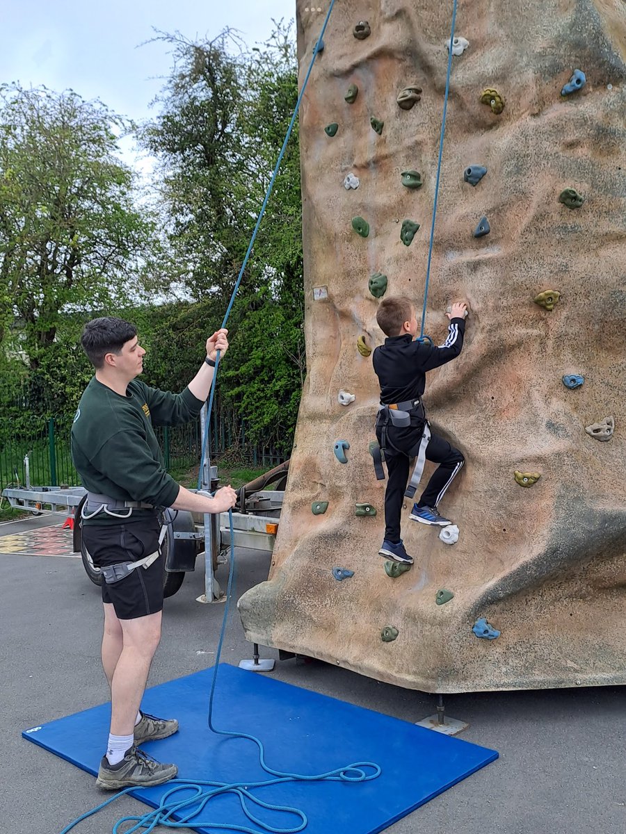 sherburnhungate's tweet image. What a fantastic morning KS1 have had as part of their topic launch-Being an Explorer🧭 A huge thank you to the team at @HerdFarm for bringing the climbing wall to us-the children thoroughly enjoyed themselves! #MakingLearningMagical #Determination #ClimbingWall #SHPPE #memories
