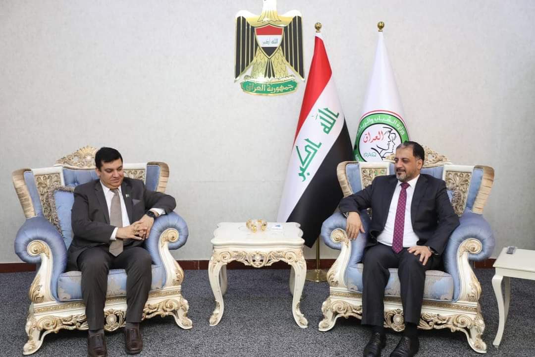 Pakistan's Ambassador Ahmed Amjad Ali and Iraq's Minister Ahmad Al-Mubarqa during the meeting. / Pakistan sports/
