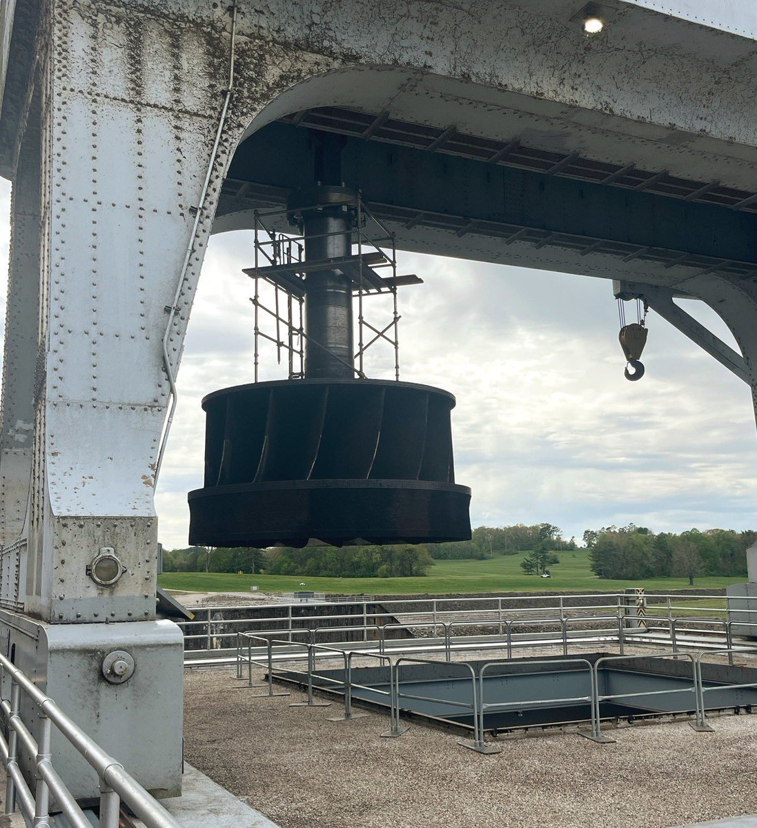 TVAnews's tweet photo. 12.3 trillion gallons of water since 1953!🤯 
We did some math, and after over 70 years of service, Unit 4 at Cherokee Dam used an average of 750 cubic feet per second of water every day to generate electricity. That's enough to supply New York City with water for over 31 years!
The original 144,000-pound turbine is lifted from the dam to be replaced with a new, more efficient turbine that will also help aerate the water downstream, improving aquatic habitat. Cherokee Hydro has four units that can generate 122 megawatts of low-cost, reliable electricity.
#HydroPower